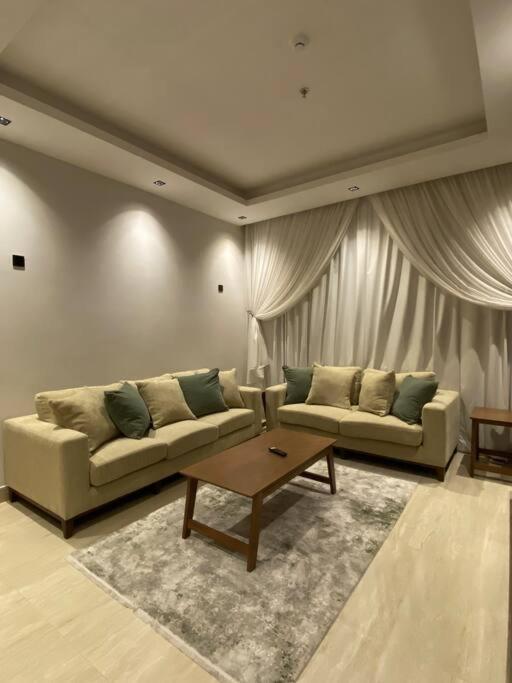 Wonderful 4beds Near Blvd Apartment