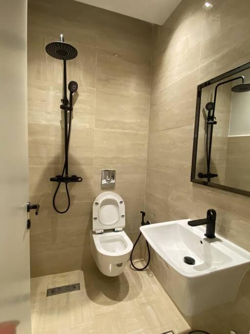 Wonderful 4beds Near Blvd Apartment *