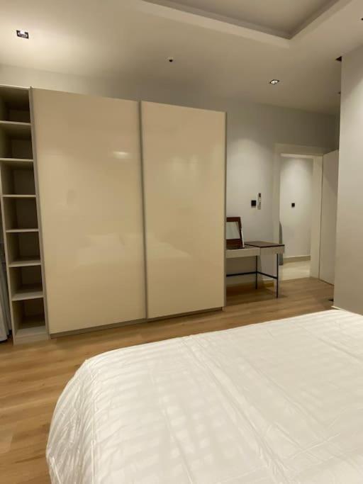 Wonderful 4beds Near Blvd Apartment