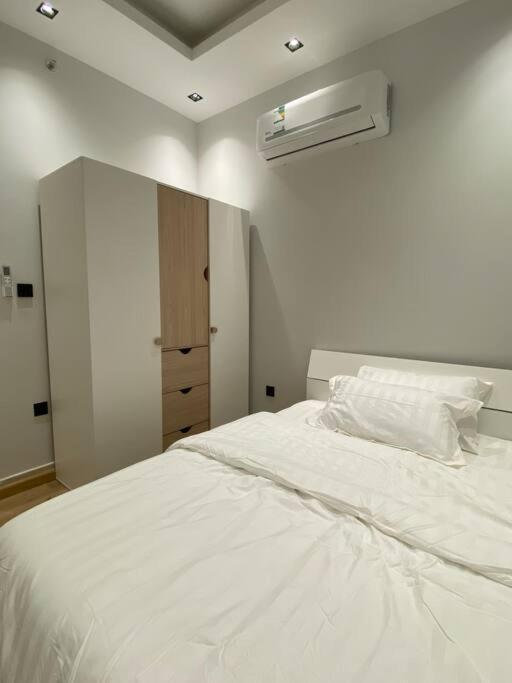 Wonderful 4beds Near Blvd Apartment
