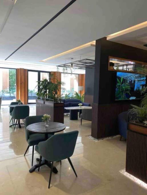 Wonderful 4beds Near Blvd Apartment